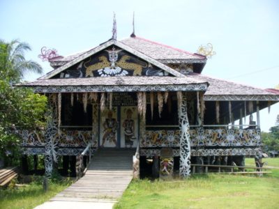 Rumah Adat Khas Kalimantan Timur: Rumah Lamin Rumah Adat Khas Kalimantan