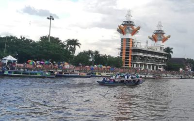 Wisata Susur Sungai Naik Kelotok Tempat Wisata Banjarmasin